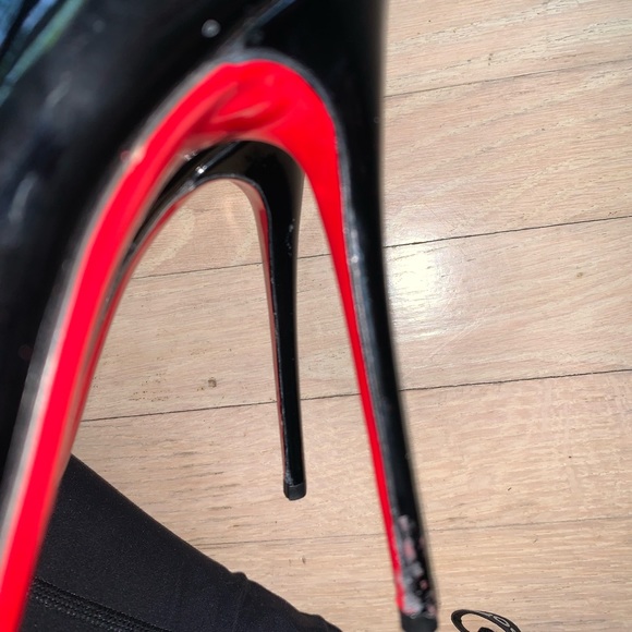 So Kate Patent Pointed-Toe Red Sole Pump - Picture 5 of 11